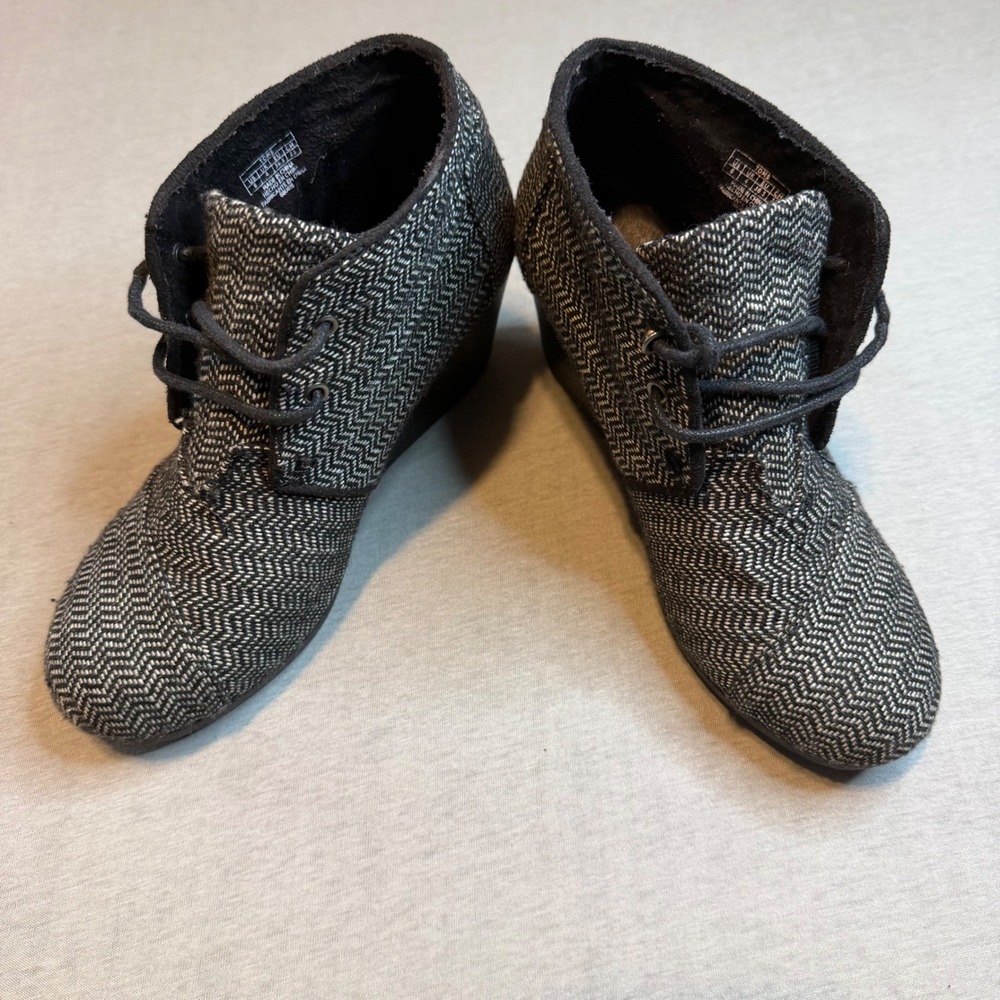 TOMS Desert Wedge Booties Herringbone Black White Lace Up Ankle Boots Womens 6